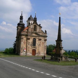 Zámecký kostel a sloup Nejsvětější Trojice