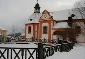 Kostel v obci Valeč