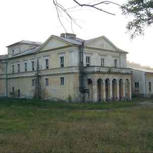 Zámek ve Velichově, Četné pozdější přestavby sice zachovaly základní dispozici původní zámecké architektury, ale téměř setřely její historický ráz.