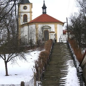 Oreb, Schodište ke kostelu s hřbitovem