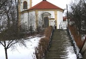 Oreb, Schodište ke kostelu s hřbitovem