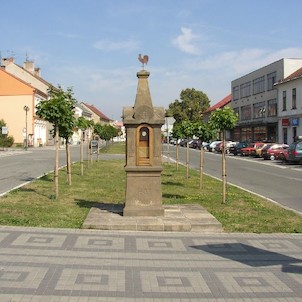 Lázně Bělohrad, náměstí K. V. Raise