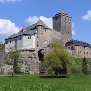 Hrad Kost - pohled z Kosteleckého  dolu