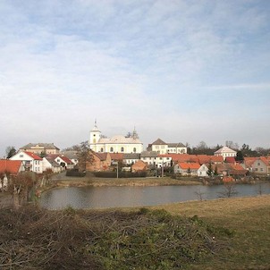 Pohled na Vysoké Veselí od hřbitova