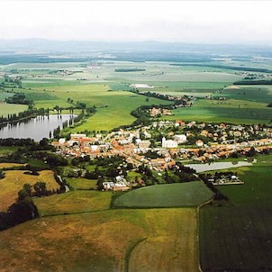 Pohled od jihu s výhledem na Podkrkonoší a Krkonoše