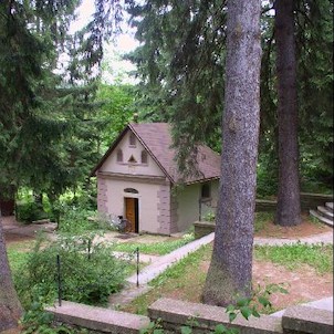 zděná kaple Panny Marie, která v roce 1859 nahradila pův. dřevěnou stavbu