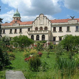 Východní křídlo zámku Častolovice - penzion