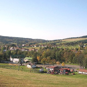 Celkový pohled - panorama Deštné v O.h.