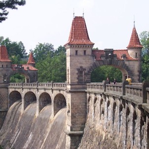 Les království - hráz