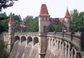 Les království - hráz