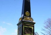 Obelisk na vrchu Šibeník připomíná generála Gablenze