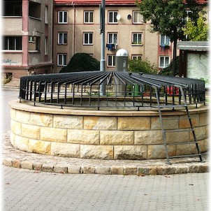 Středověká studna v ulici Na Struze