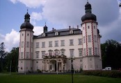 Zámek ve Vrchlabí, Zámek a sídlo městského úřadu ve Vrchlabí. Zámek leží v parku nedaleko náměstí.