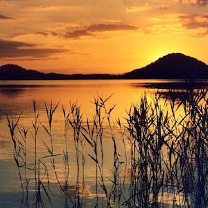 Máchovo jezero, západ slunce nad Šroubeným