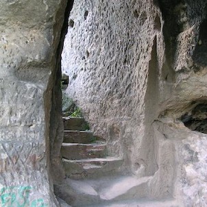 Jestřebí, schodiště vytesané ve skále