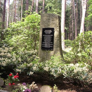 pomník 7 popravených vzbouřenců rumburské vzpoury