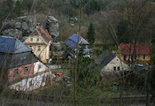 Pohled do obce Zahrádky ze zámecké zahrady