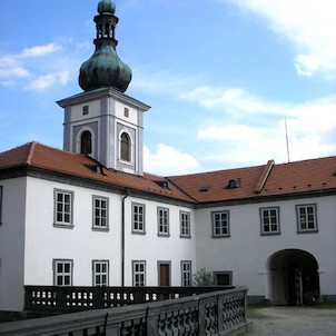 vnitřní nádvoří zámku Zákupy