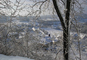 pohled na zimní obec