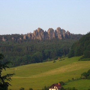 Hřeben Suchých Skal nad malou Skálou