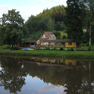 žlutá plovárna v Malé Skále u Jizery