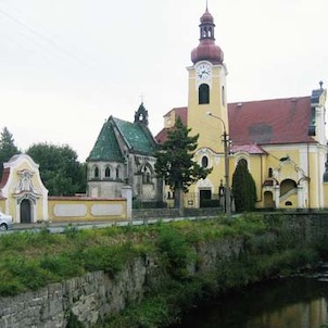 Kostel Nanebevzetí Panny Marie s areálem