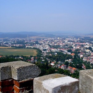 Pohled na Krnov z rozhledny Cvilín