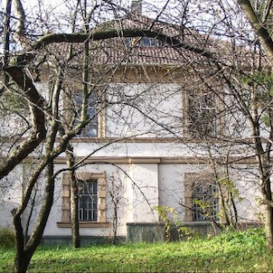 Dolní Tošanovice - zámek, Pohled ze zámeckého sadu