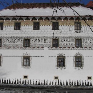 sgrafita na jihozápadní stěně