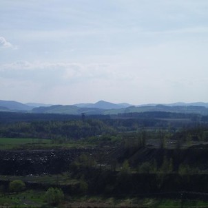výhledy z Okrouhlé, uprostřed na horizontu Bílá hora nad Štramberkem