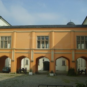 Zámek Hradec nad Moravicí-Nádvoří zámku