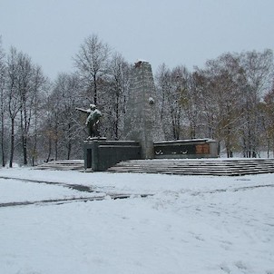 Památník v zimě