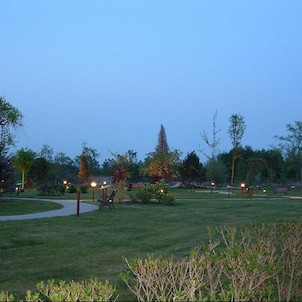 Podvečer v Arboretu, Každou středu od 1.4. do 15.9. se zde pořádá večerní prohlídka a je otevřeno do setmění.