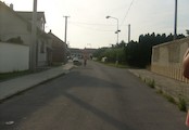Ulice Hliník s Bochořským občanem na kole