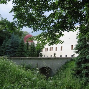 Zámek Dřevohostice a okolí