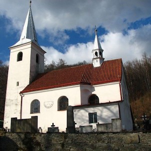 Kostel v obci Podhoří pod hradem