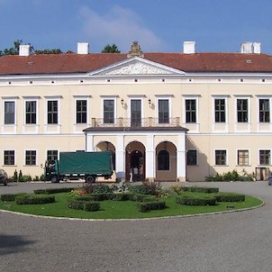 Brodek u Prostějova, pohled na zámek.