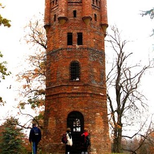 romantická rozhledna v zámeckém parku