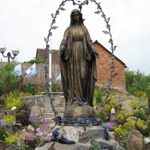 Mariánska zahrada - socha Panny Marie