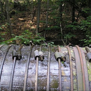 potrubí u přehrady