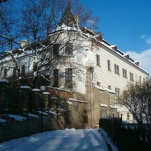 Slatiňanský zámek v zimě