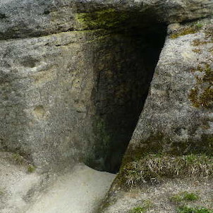 Vchod do skalního obydlí