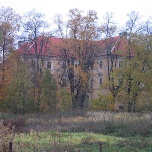 Zámek, Pohled na zámek ze zámeckého parku