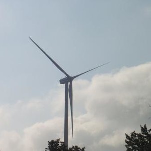 Větrné el.jsou zatím dvě, asi 8 km na západ od Op.