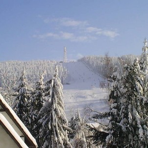 ... a jak jim to tam pěkně frčí ... nahoru i dolu,