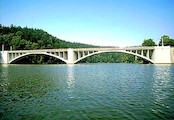 most nad vodní nádrží Pastviny