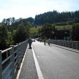 Patvinská přehrada, Most přes vodní plochu v Pastvinách