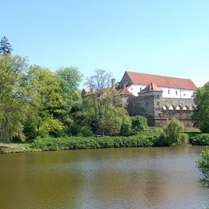 Schloss mit Parkanlagen