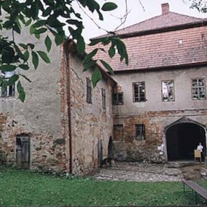 nádvoří starého zámku