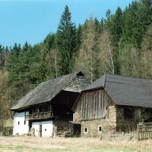 Šumavská architektura Mochov